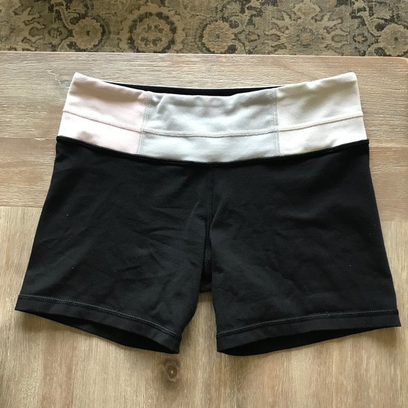 lululemon Hot Shorts - Picture 1 of 2